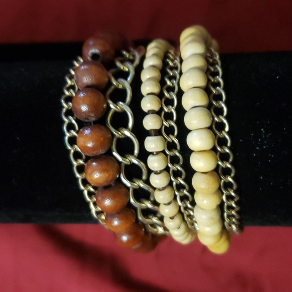 Gold toned and brown/tan beaded bracelet - Picture 4 of 6